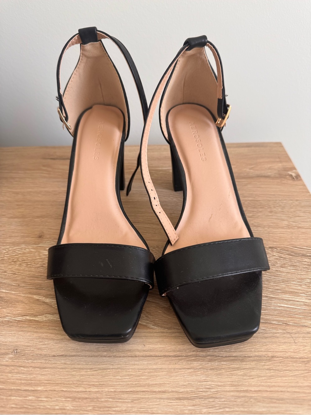 AEROSOLES Black Open-Toe Square Block Heel Sandals
